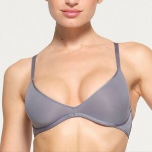 SKIMS Weightless Scoop Bra